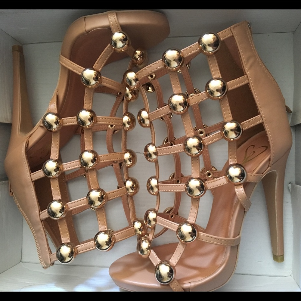 HEELS - Picture 2 of 5